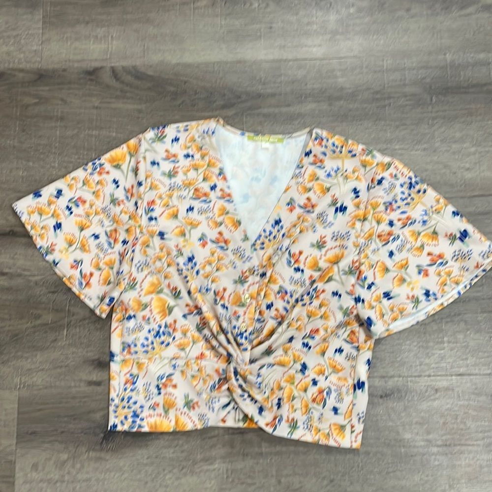 EUC Gianni Bini Yellow and Blue Medium Floral Elastic Twist Top